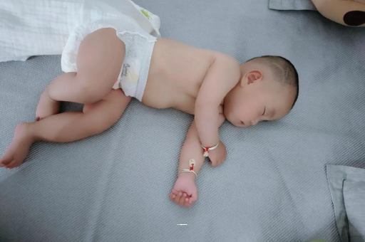 清镇宝宝积食发烧怎么处理